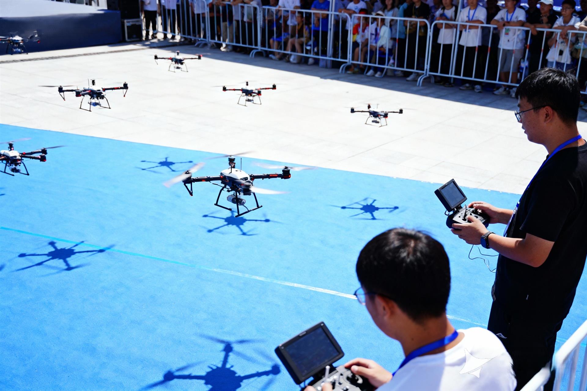 2025年陕西无人机公开赛西安开赛 七百飞手竞逐低空新赛道